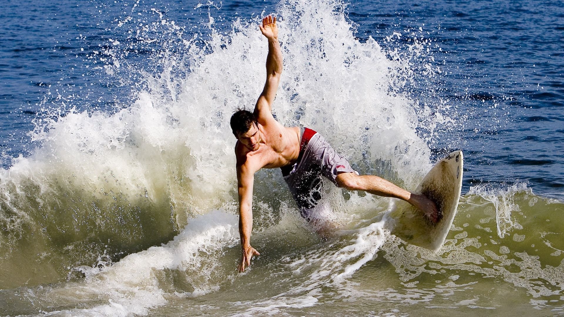 满满少女心!全红婵被观众娃娃雨淹没:满场奔跑捡拾摄像师累坏了